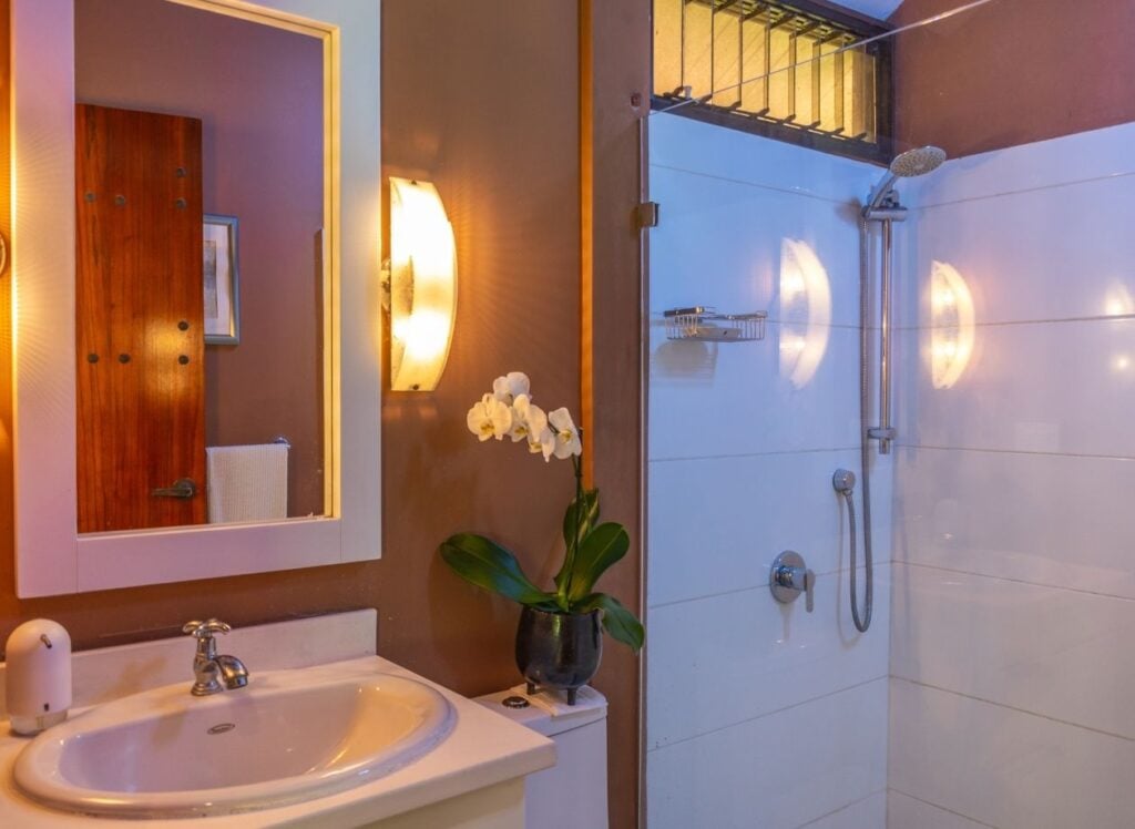 4 Villas en venta cerca de la playa – Vistas parciales al océano 40 39