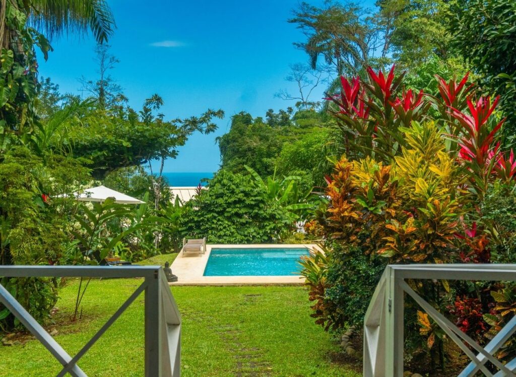 4 Villas en venta cerca de la playa – Vistas parciales al océano 5 77