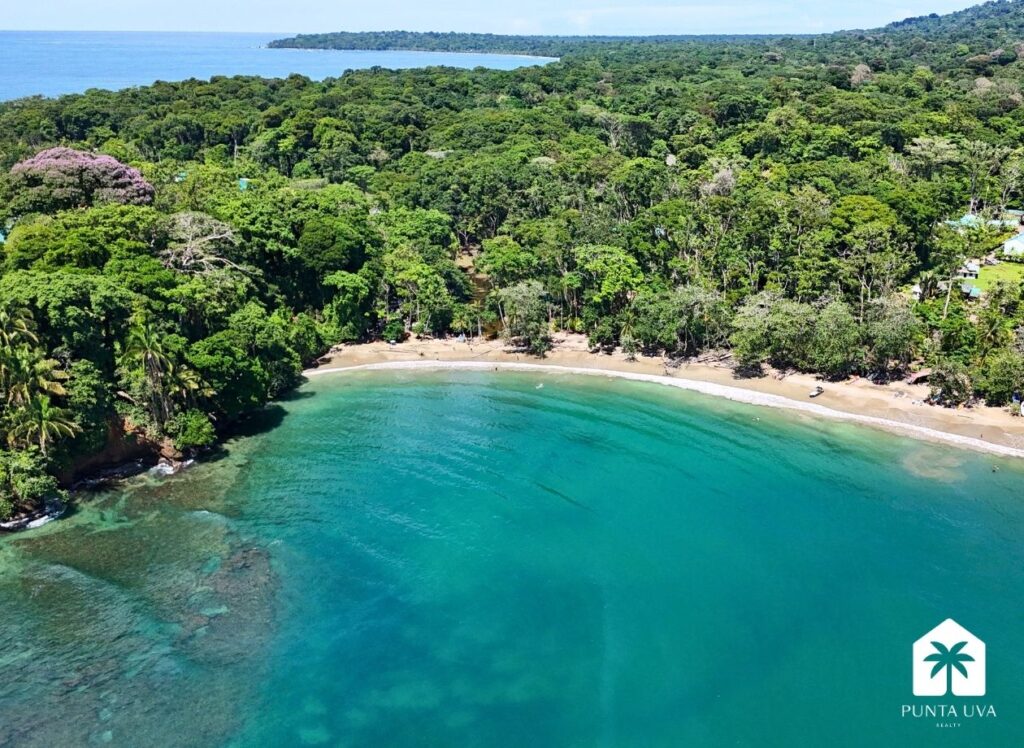 4 Villas en venta cerca de la playa – Vistas parciales al océano 75 85