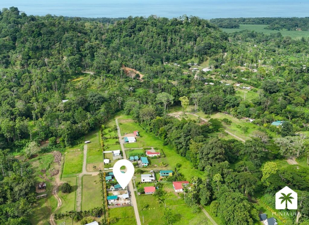 Lote en Venta con Electricidad, Agua y Cercado 14 10