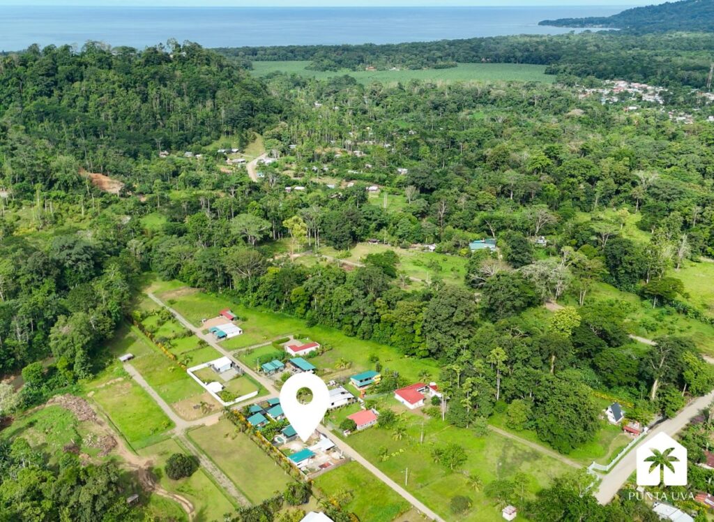 Lote en Venta con Electricidad, Agua y Cercado 1 11