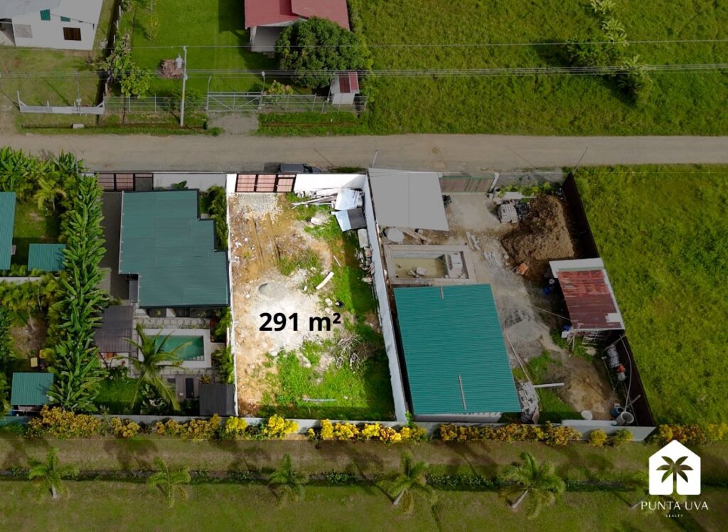 Lote en Venta con Electricidad, Agua y Cercado 3 3