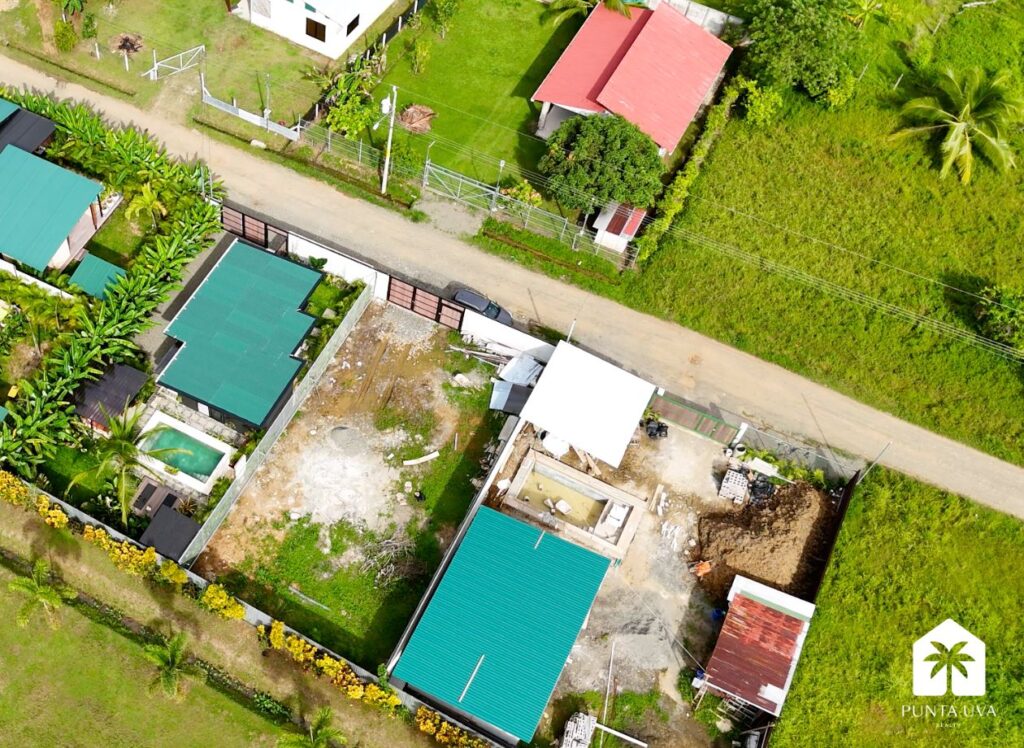 Lote en Venta con Electricidad, Agua y Cercado 12 4