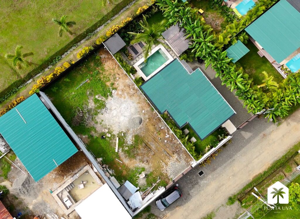 Lote en Venta con Electricidad, Agua y Cercado 11 6