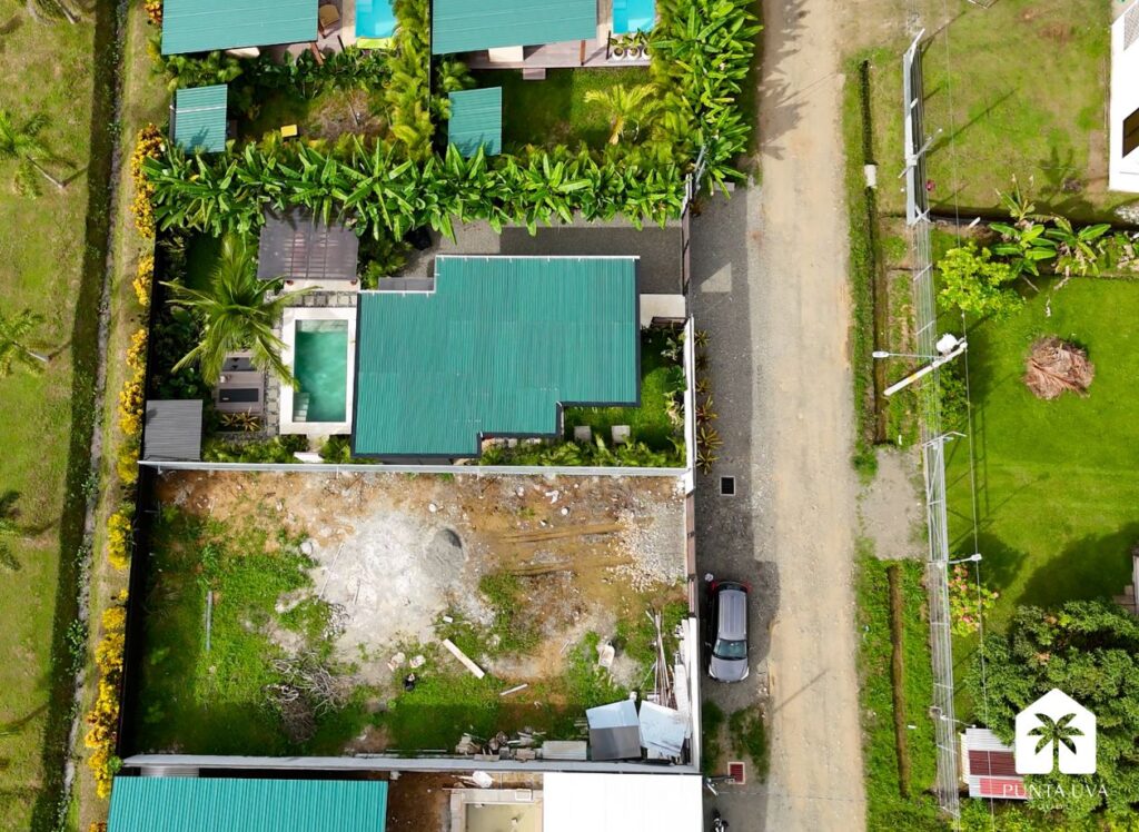 Lote en Venta con Electricidad, Agua y Cercado 4 8