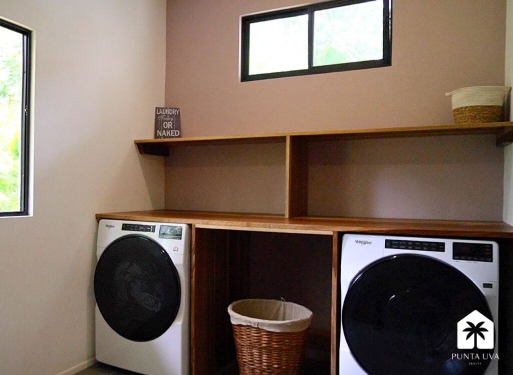 Villa con Piscina y Gran Terreno A 10 Minutos de la Playa Cahuita 34 1