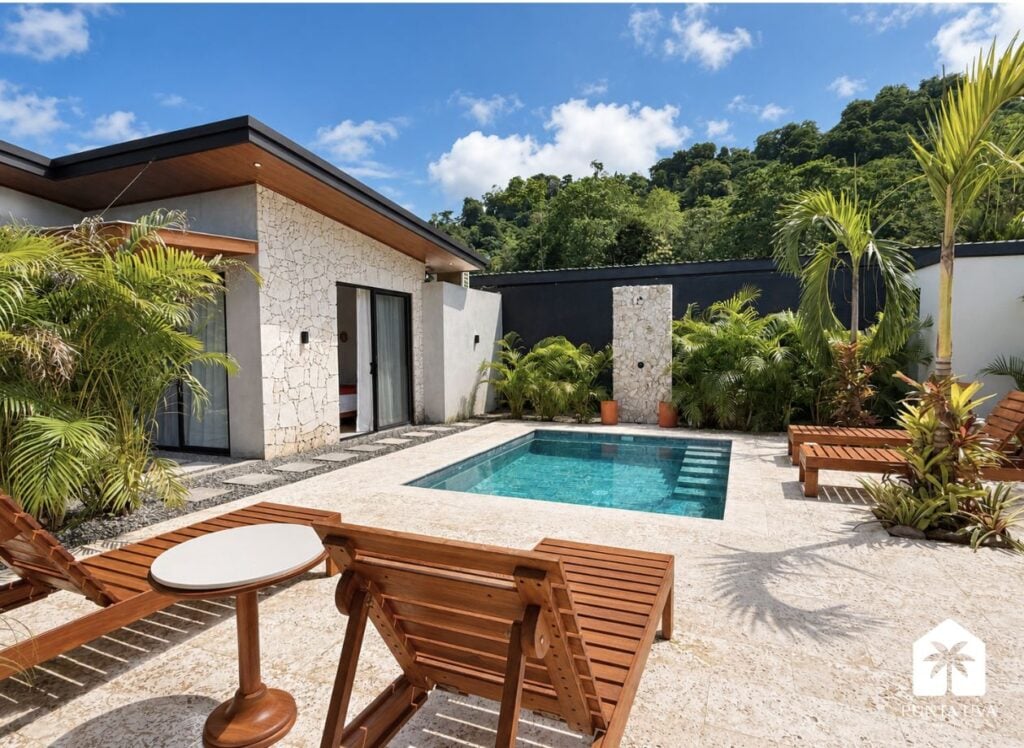 Casa Nueva de Concreto de 2 Hab. / 2 Baños con Piscina 2026 1 1