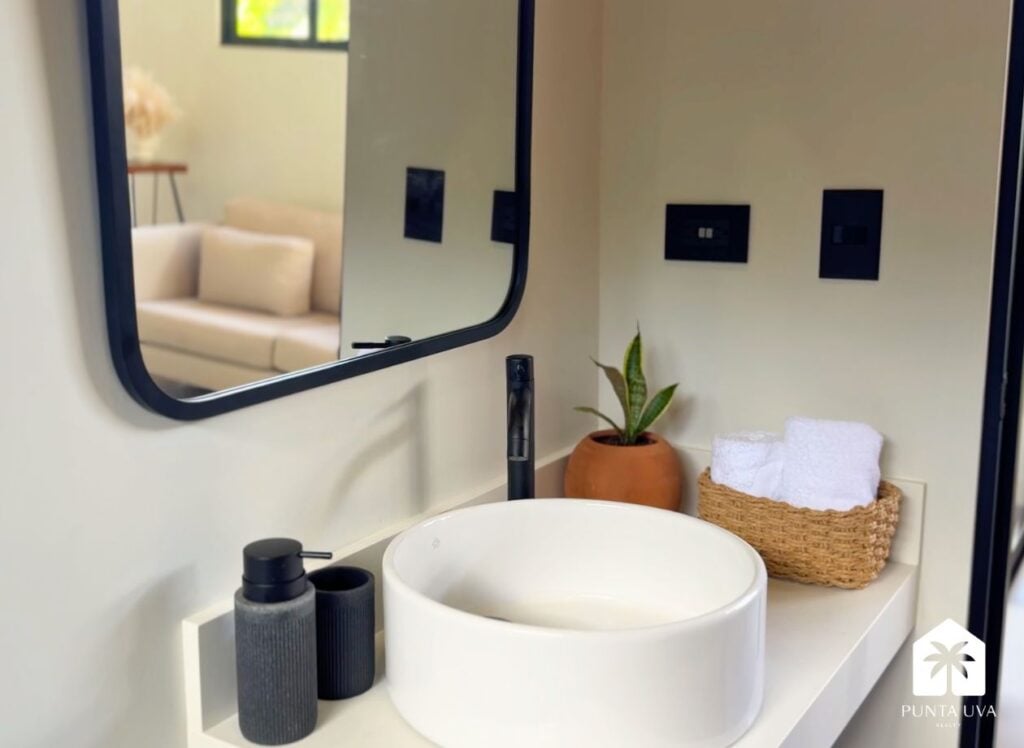 Casa Nueva de Concreto de 2 Hab. / 2 Baños con Piscina 2026 20 19