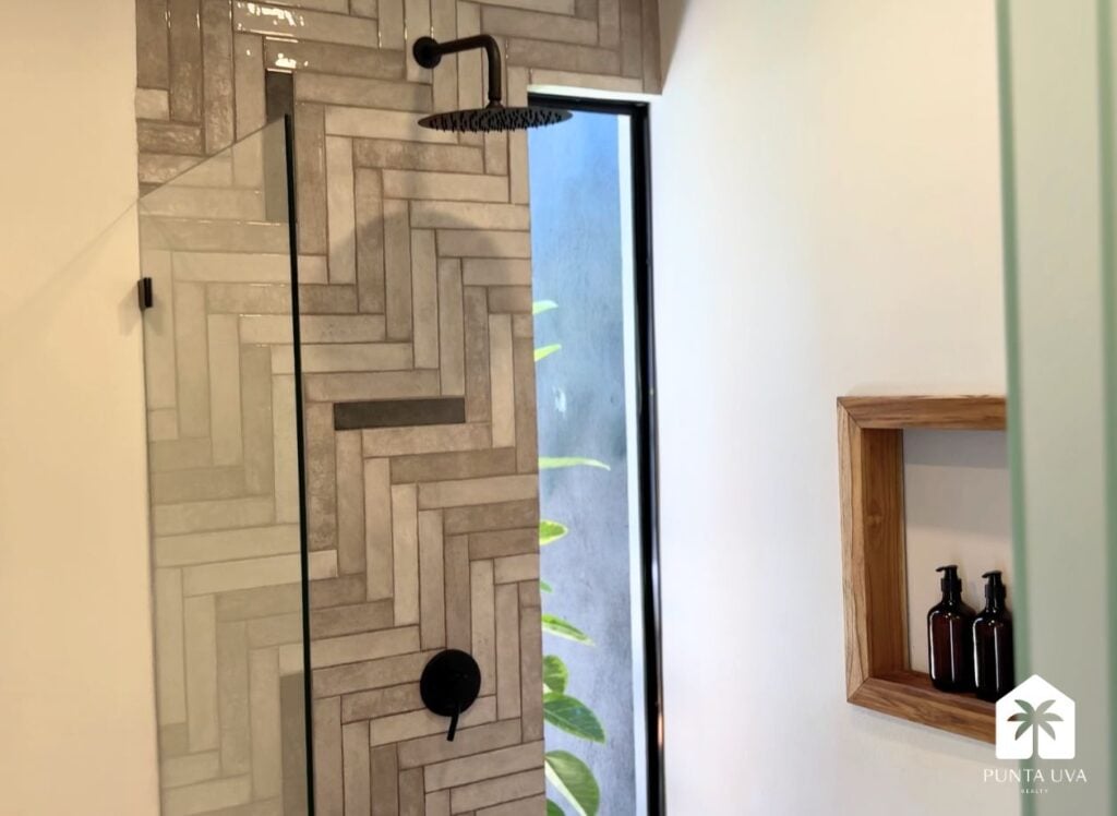 Casa Nueva de Concreto de 2 Hab. / 2 Baños con Piscina 2026 23 24