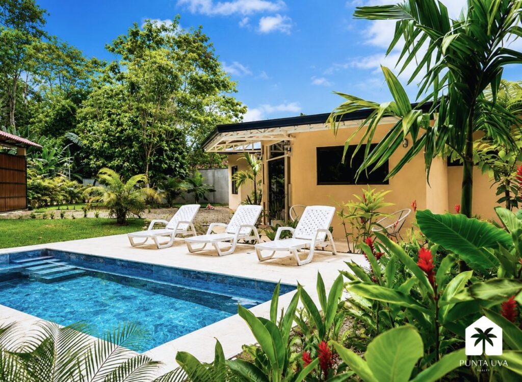 Playa Negra houses